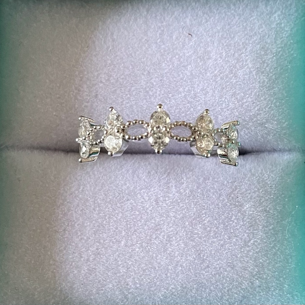 Sparkling cubic zirconia band